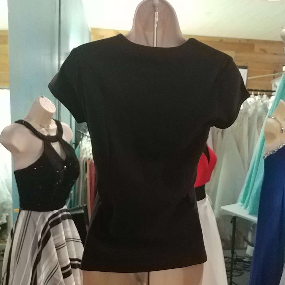 District Threads Top - Picture 2 of 4